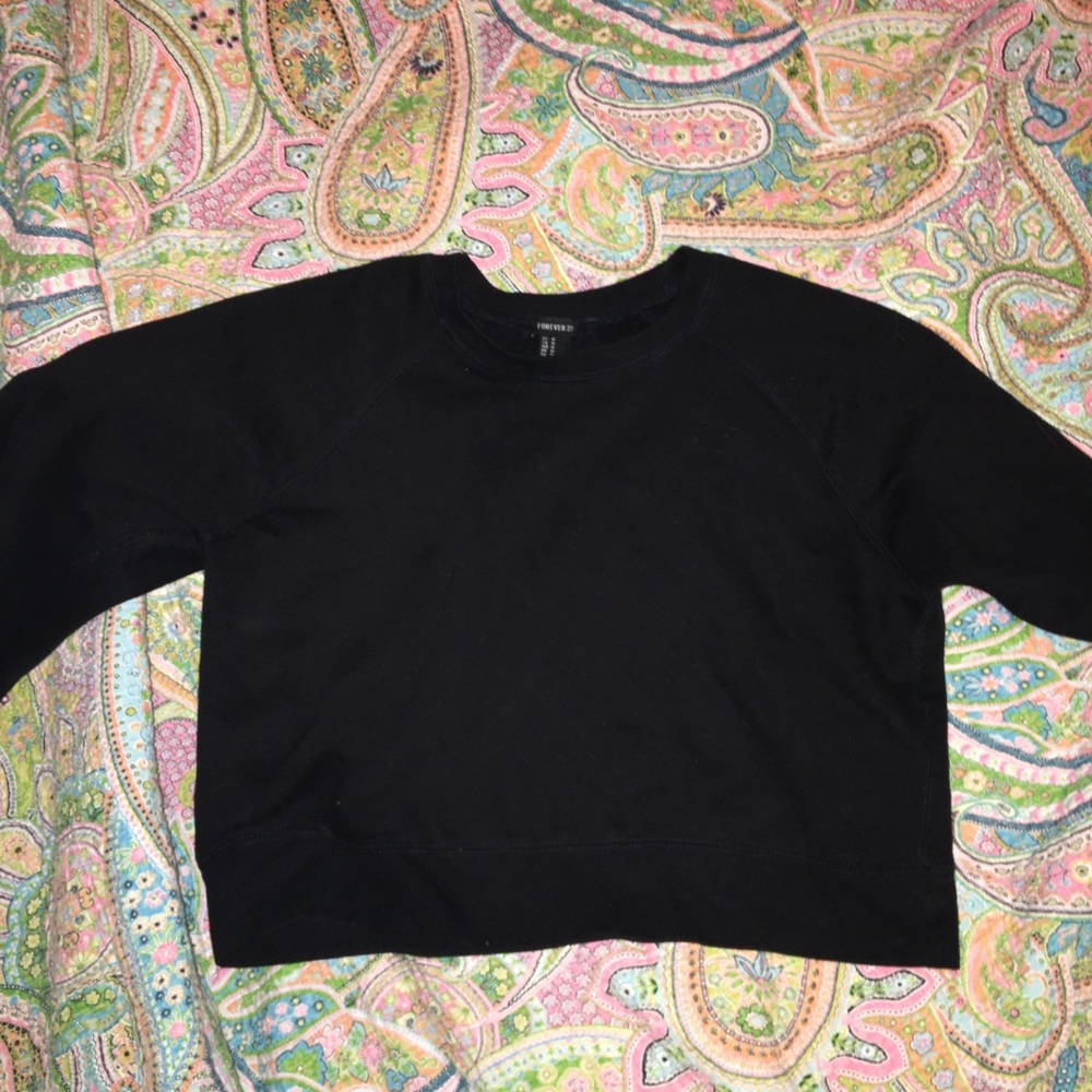 Black & Soft Cropped Sweatshirt